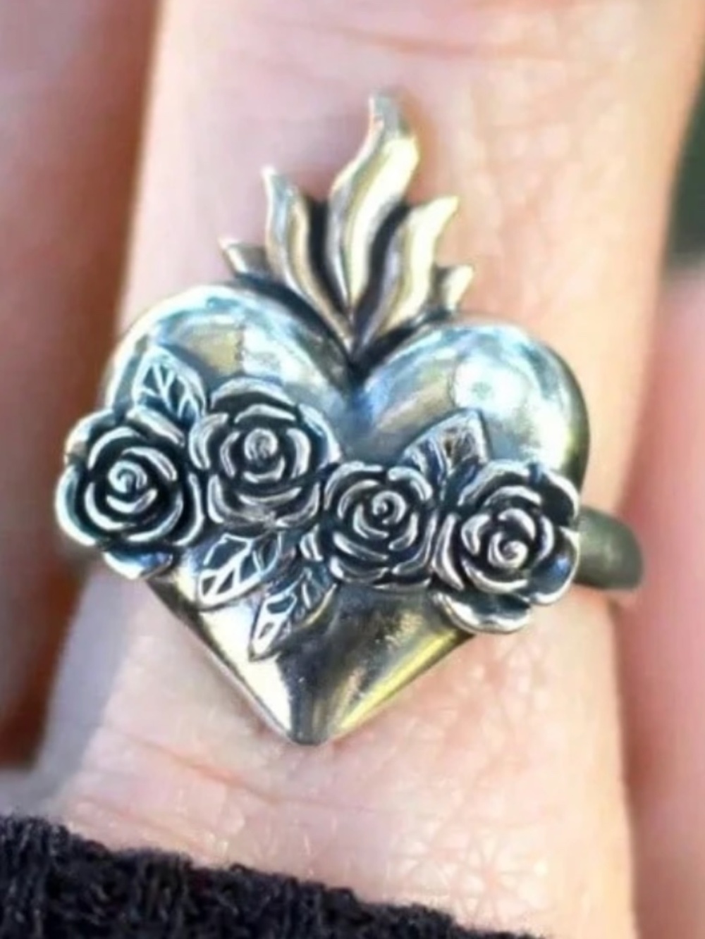 two tone  Gold Silver Tone Roses Flames Heart Ring - Picture 2 of 3
